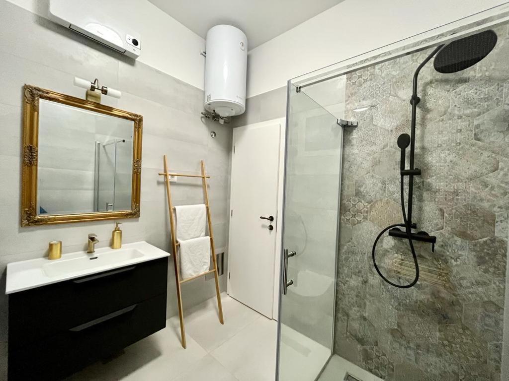 Lux Apartmans Apartment Pula Bagian luar foto