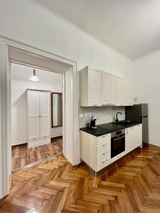 Lux Apartmans Apartment Pula Bagian luar foto