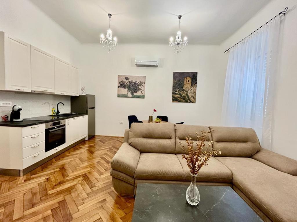Lux Apartmans Apartment Pula Bagian luar foto