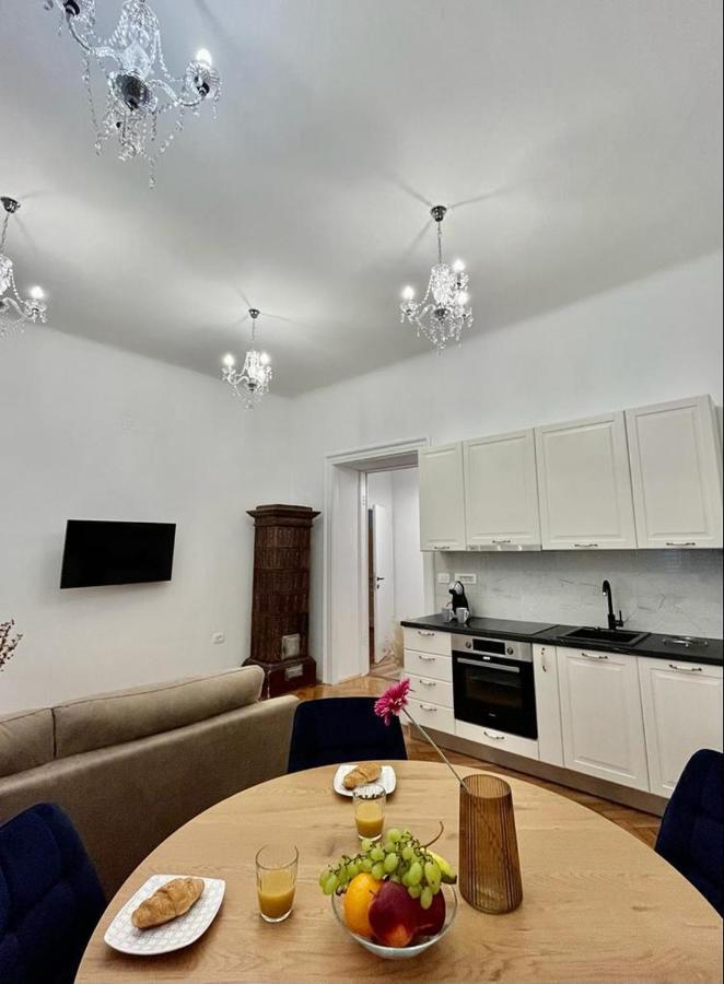 Lux Apartmans Apartment Pula Bagian luar foto